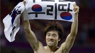South Korea"s Park Jong-woo holds up a banner reading "Dokdo is our Territory" - 10/8/12