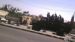 Photograph purportedly showing Syrian government forces in Qatana, near Damascus (3 August 2012)