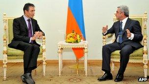 Nato Secretary-General Anders Fogh Rasmussen (L) and Armenian president Serzh Sarkisian (R).