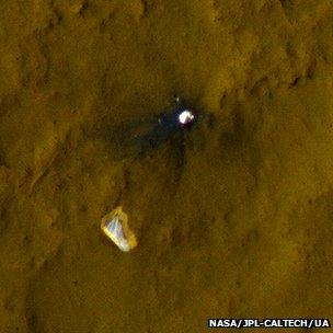 Nasa's Curiosity rover 'sniffs' Martian air - BBC News