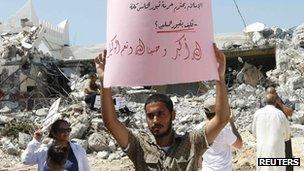 Protesters take part in a demonstration against the demolition of a Sufi mosque by ultra-conservative Salafis in Tripoli August 26, 2012.