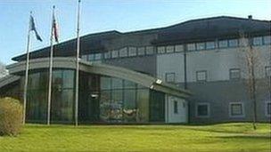 Pencadlys Cyngor Sir Ynys Môn. Llangefni