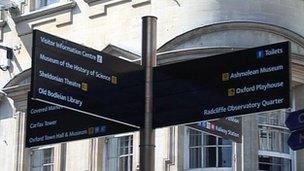 Oxford city pedestrian system rolled out - BBC News