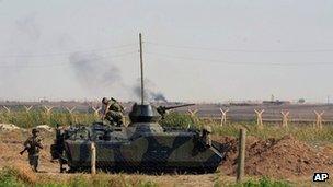 Turkish armoured fighting vehicle at Akcakale, near the Syria border, 5 Oct 2012