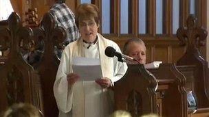Y Parchedig Kathleen Rogers: