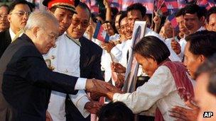 Norodom Sihanouk is greeted by an old woman in Phnom Penh. Photo: 1998