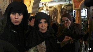 Women mourn Palestinian militant Yasser Al-Attal, killed in an Israeli air strike (14/10/12)
