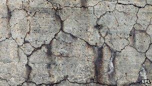 Concrete cracks SPL