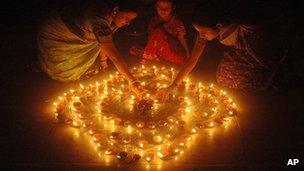 Women light earthen candles for Diwali (file pic)