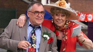 Bill Tarmey and Liz Dawn in Coronation Street