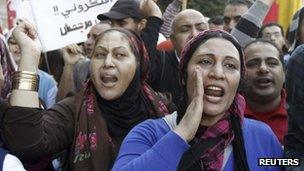 Protesters chant slogans against Egyptian President Mohammed Morsi during a demonstration at Tahrir square in Cairo (23 Nov '12)