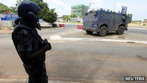 Police outside electoral commission in Accra. 9 Dec 2012
