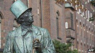 Hans Christian Andersen statue, Copenhagen, file pic