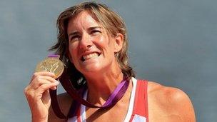 Glasgow Uni honours Olympic winner Katherine Grainger - BBC News