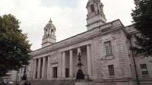 Llys y Goron Caerdydd