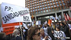 Spanish medics' protest in Madrid, 20 Dec 12