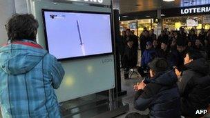 South Koreans in Seoul watch the launch (30 Jan 2013)