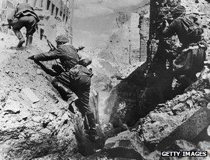 Soviet soldiers cross rubble during the Battle of Stalingrad (undated image)