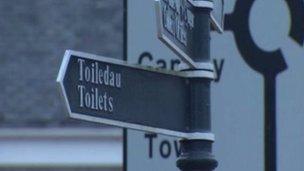 Arwydd toiledau