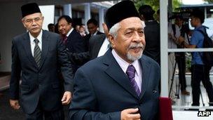 Hassan Taib (R), chief of Barisan Revolusi Nasional (BRN) in Kuala Lumpur, 28 February 2013.