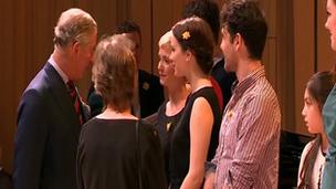 Y Tywysog Charles yng Ngholeg Brenhinol Cerdd a Drama Cymru