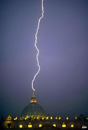 St Peter's Basilica hit by lightning