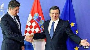 European Commission President Jose Manuel Barroso (right) welcomes Croatian PM Zoran Milanovic, 13 Mar 13