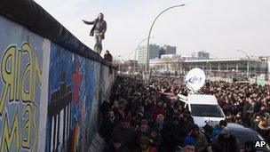 Protest at East Side Gallery (17 March 2013)