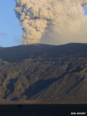 Ash plume from the Eyjafjallajokull volcano, Iceland (image: Jon Short)