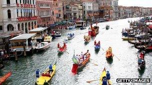 Общий вид Большого канала во время Венецианской исторической регаты 7 сентября 2008 года в Венеции, Италия