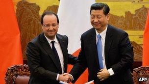 French President Francois Hollande and Chinese President Xi Jinping shake hands