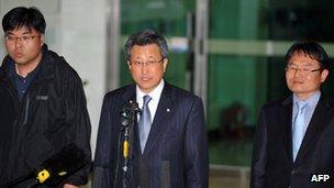 Hong Yang-Ho (C), head of the Kaesong Industrial District Management Committee, speaks at a border checkpoint in Paju on 3 May 2013, as he returns from the closed joint industrial zone after talks with North Korean officials