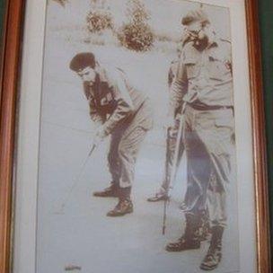 A photograph at the Varadero golf club shows Fidel Castro and Che Guevara playing golf