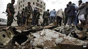 Sukhoi fighter jet crash scene in Sanaa, 13 May 2013