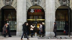People walk in front of a branch of Swiss bank UBS in Zurich (5 February 2013)
