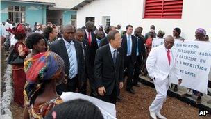 UN Secretary-General Ban Ki-Moon visits a hospital in Goma on 23 May 2013