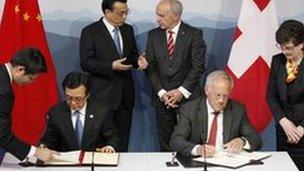 Chinese secretary of trade and Swiss economy minister sign memorandum of understanding of free trade on 24 May