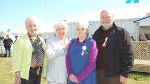 Ann Pash, Margaret Rhys, Helen a Des Davies