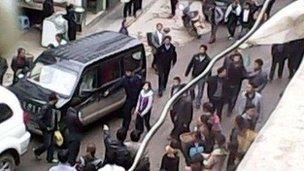 Chinese girl handcuffed for spilling drink on official's car (28 May)