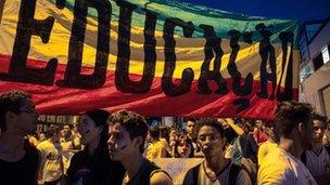Young people march next in Belo Horizonte, 21 June 2013