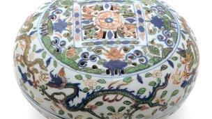 Porcelain cake box – Wanli period 1573 -1619