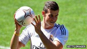 Gareth Bale is introduced to Real Madrid fans