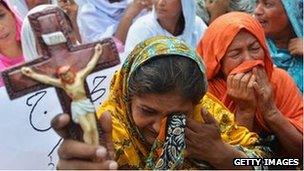 Pakistani Christians protest against the suicide bombing in All Saints church in the north-western city of Peshawar on September 23, 2013