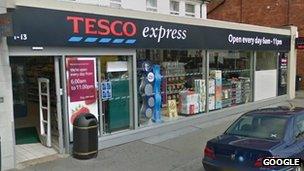 Murder hunt after row outside Bournemouth Tesco store - BBC News
