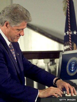 Bill Clinton e-signing