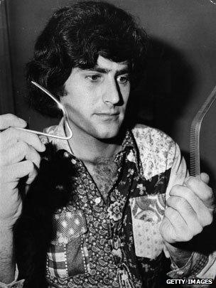 Uri Geller bending a fork and a metal comb