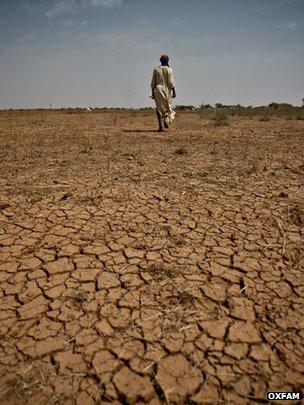 Arid soil, Africa (Image: Pablo Tosco/ Valérie Batselaere/Oxfam)