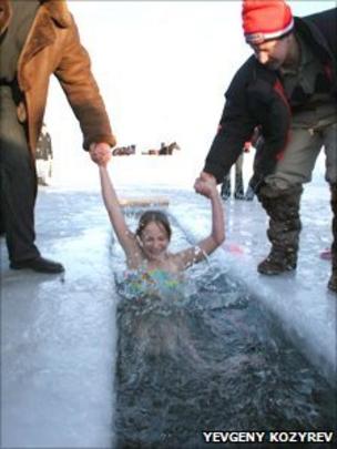 Russia S Trend For Dipping Children In Frozen Rivers Bbc News