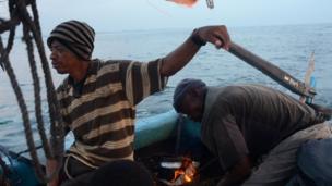 In pictures: Kenyan fishermen's precarious life on the open sea - BBC News