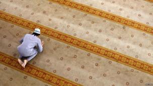In pictures: Eid al-Adha around the world - BBC News